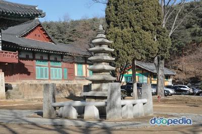 용주사 오층 석탑